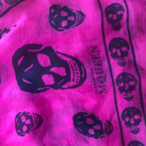 Alexander McQueen Scarf-pink with black skulls